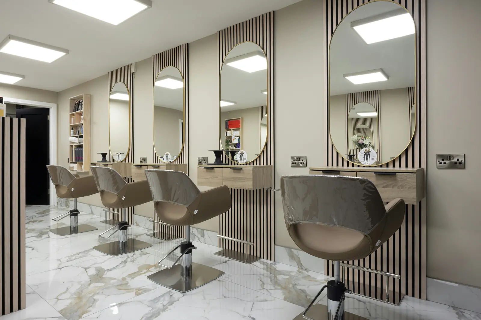 Interiorul salonului de infrumusetare Eleganza Studio